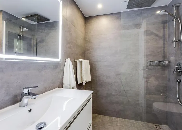 By Riva - Cozy, Contemporary In Puerto Banus Gardens *