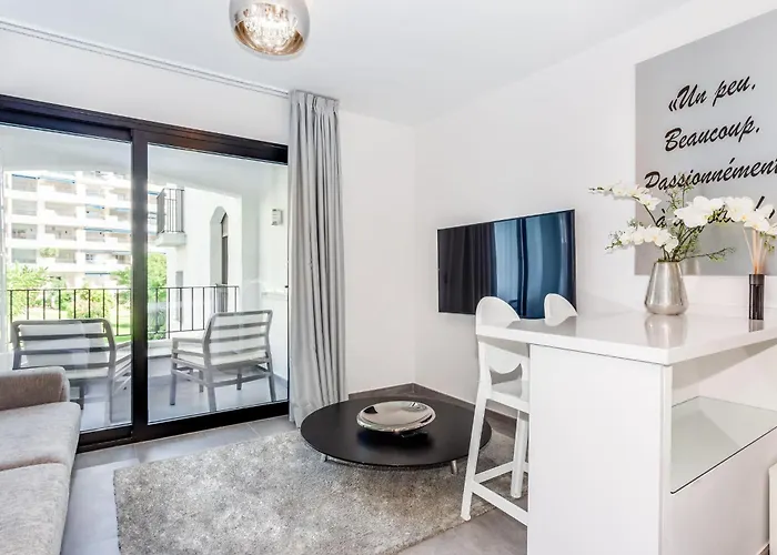 By Riva - Cozy, Contemporary In Puerto Banus Gardens Apartment *