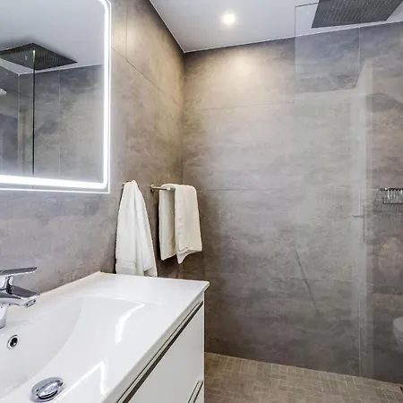 By Riva - Cozy, Contemporary In Puerto Banus Gardens *